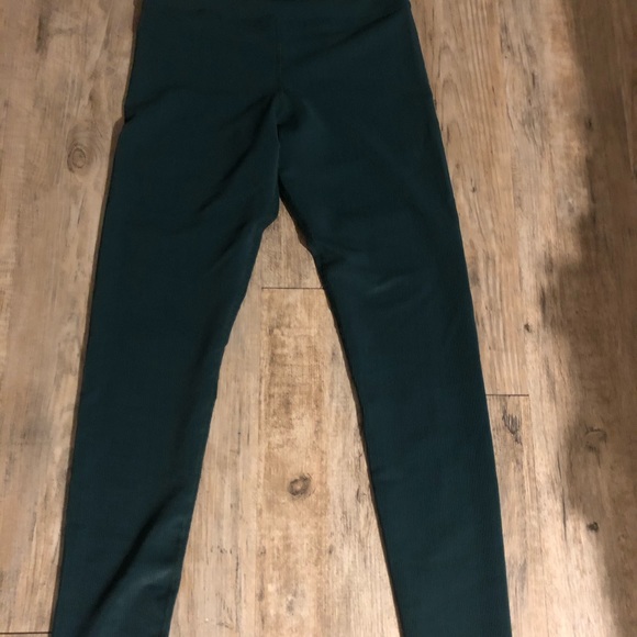 EMERALD GREEN MEDIUM BEACH RIOT LEGGINGS - Picture 3 of 3